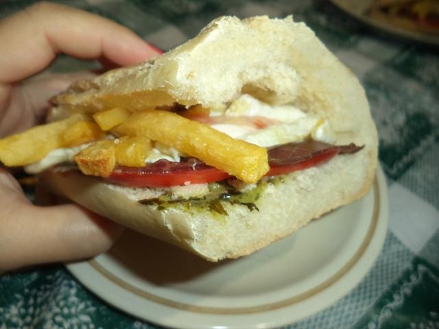 Bocata de Cecina, Huevo Frito y Patatas Bocata de Cecina, Huevo Frito y Patatas