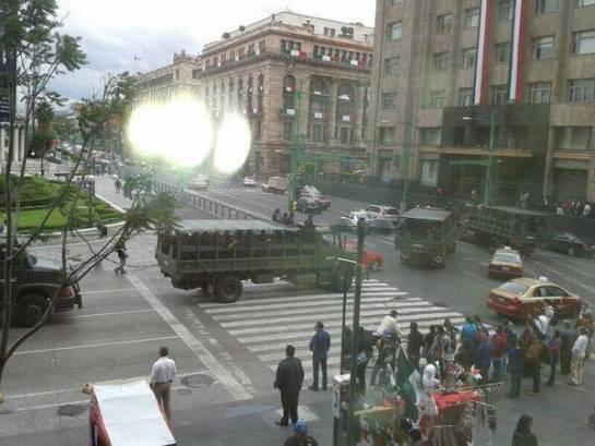 Actualización: Desalojo de la CNTE de la plancha del Zócalo de la Ciudad de México (fotos, video EN VIVO) 8b29dfe2-167a-4905-84f6-81ce427b92b8