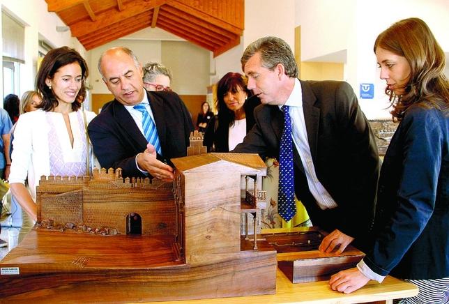 La puerta de la Santa cuenta ya con su maqueta tiflológica - Ávila