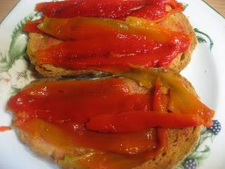 BOCADILLO DE LOMO CON QUESO BOCADILLO DE LOMO CON QUESO