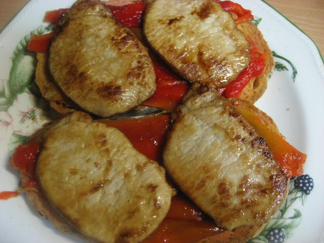 BOCADILLO DE LOMO CON QUESO BOCADILLO DE LOMO CON QUESO