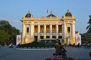 Día 2 y 3: La Maravilla de Halong Bay (2D/1N) y media tarde en Hanoi.