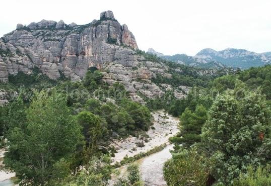 El río Ulldemó y sus piscinas naturales en Beceite