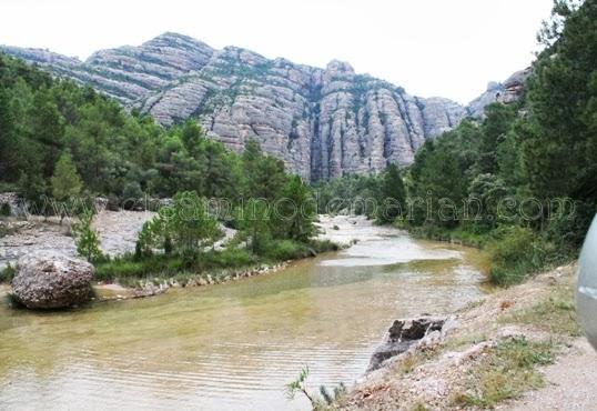 El río Ulldemó y sus piscinas naturales en Beceite