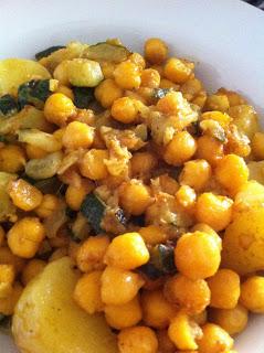 garbanzos con patata, calabacin y curry garbanzos con patata, calabacin y curry