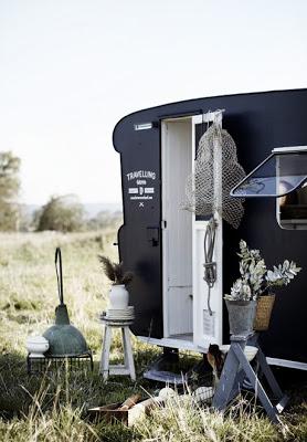 La vieja cabaña blanca de la estilista Kara Rosenlund