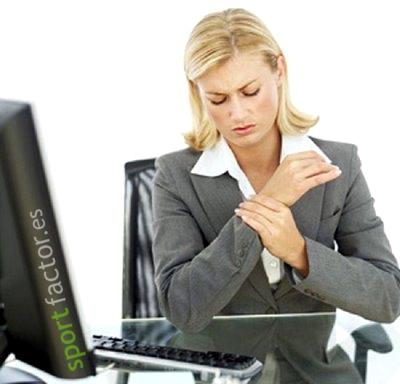 Lesiones en la oficina, una de las más comunes es la tendinitis en la muñeca