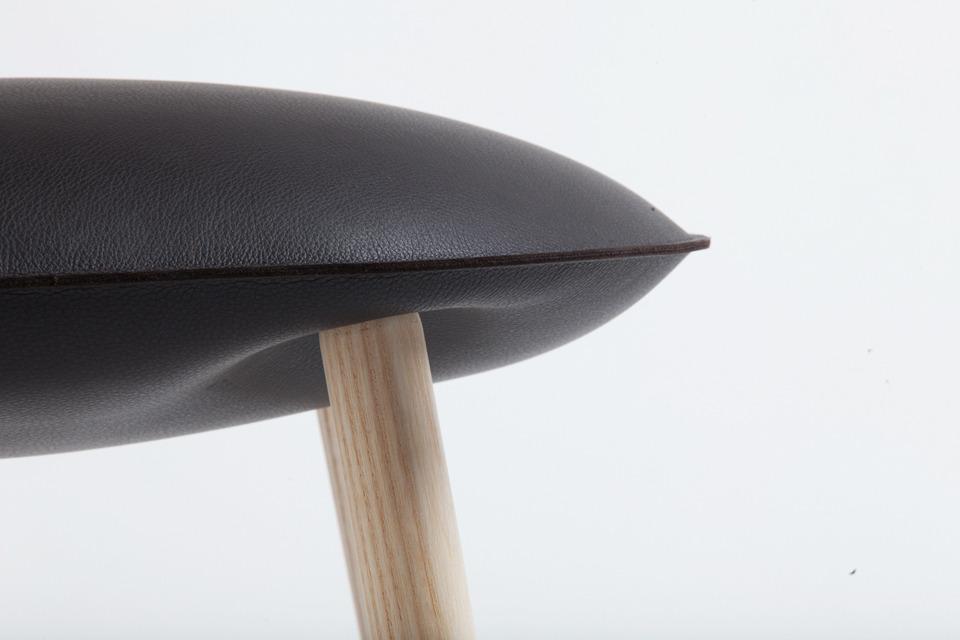 Bloated stool de Damien Gernay Bloated stool de Damien Gernay