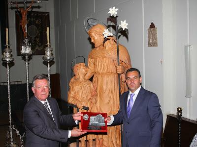 SAN JOSÉ YA OCUPA SU LUGAR EN LA FACHADA DEL SANTUARIO DE NTRO. PADRE JESÚS NAZARENO