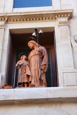 SAN JOSÉ YA OCUPA SU LUGAR EN LA FACHADA DEL SANTUARIO DE NTRO. PADRE JESÚS NAZARENO