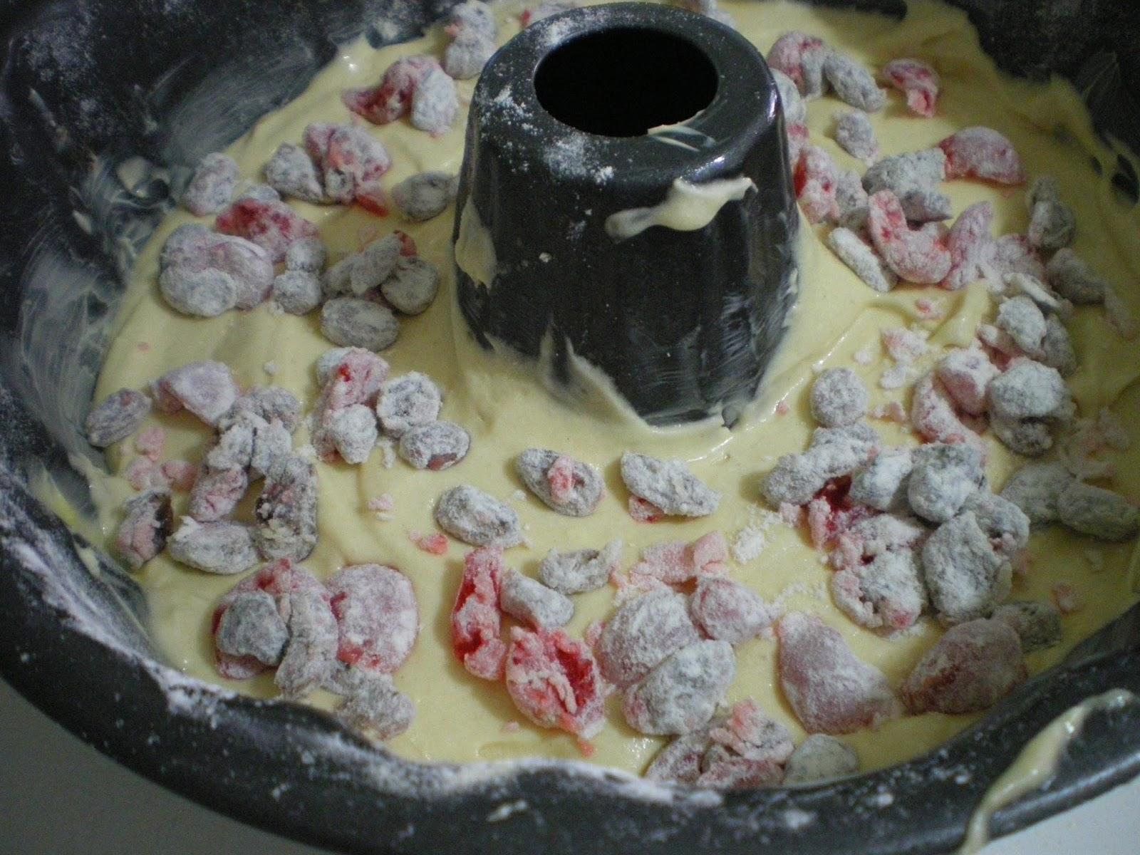 Corona de chocolate con guindas y pasas al kirsch Corona de chocolate con guindas y pasas al kirsch