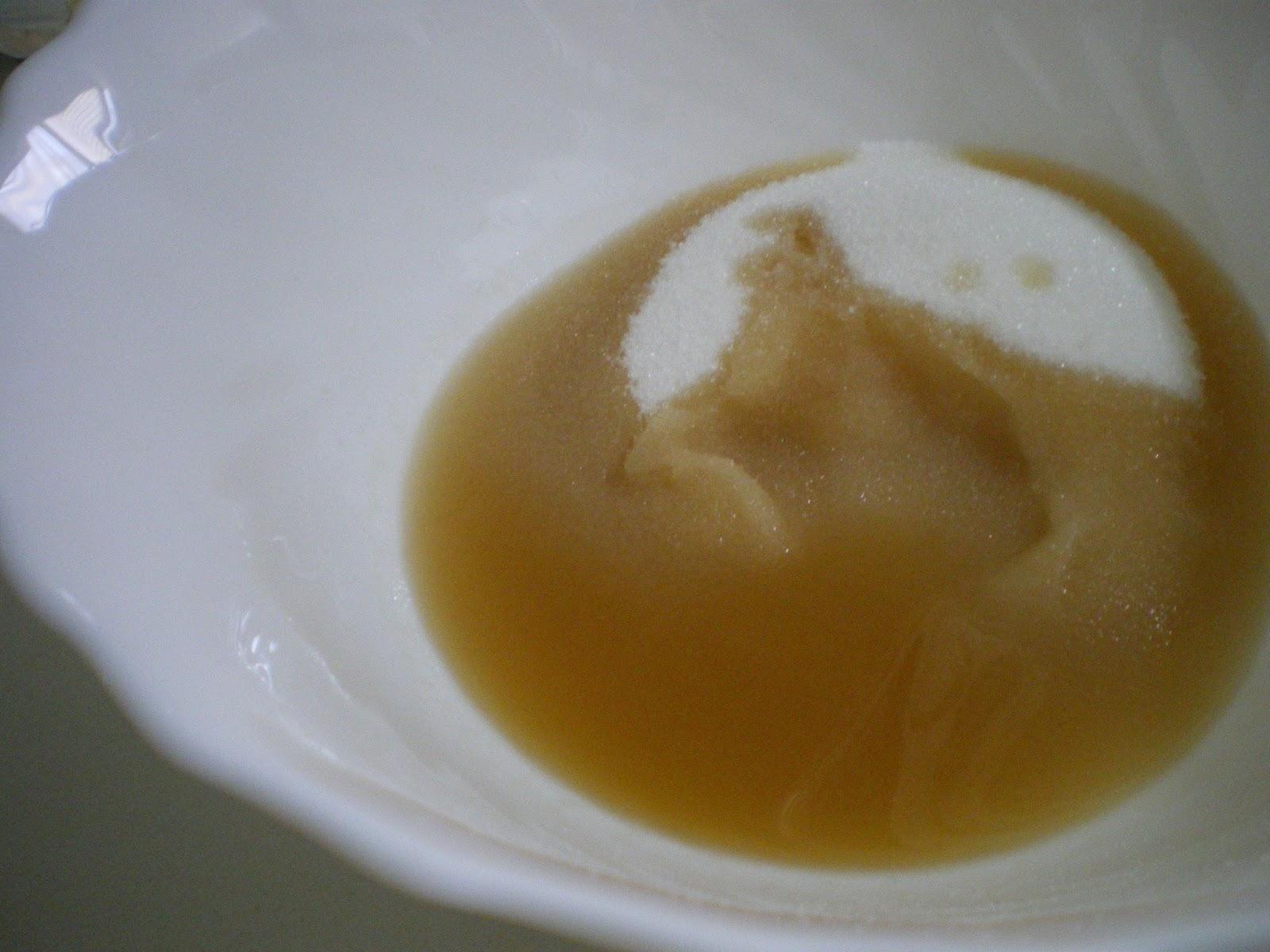 Corona de chocolate con guindas y pasas al kirsch Corona de chocolate con guindas y pasas al kirsch