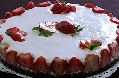 Tarta de fresas, queso y chocolate sin leche ni huevo Tarta de fresas, queso y chocolate sin leche ni huevo