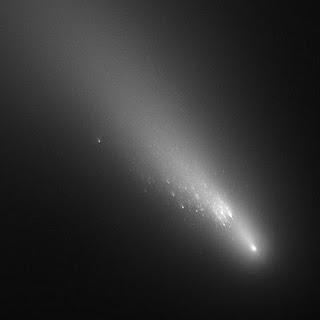 Imagen de la desintegración del cometa Schwassmann-Wachmann 3