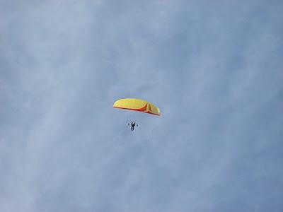 Congregación de amigos felices, fieles y todos unos santos. Congregación de amigos felices, fieles y todos unos santos.