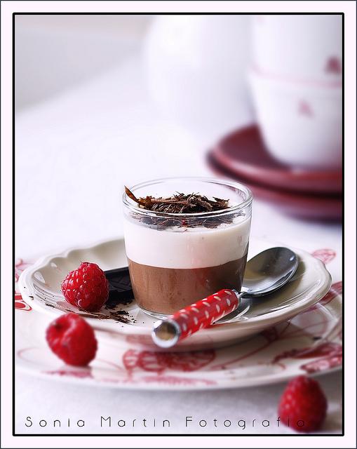 Tallin y el virus del viajero Pannacotta de chocolate blanco y negro