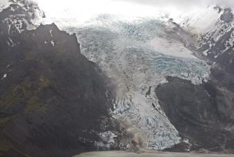 -AEROPUERTOS CERRADOS POR ERUPCION VOLCANICA- -AEROPUERTOS CERRADOS POR ERUPCION VOLCANICA-
