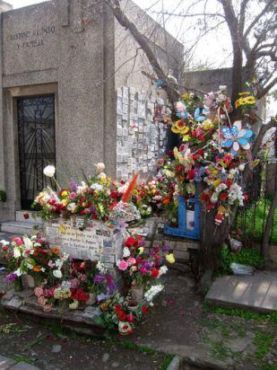 Mochileando por Chile. Día 5: Cementerio general y barrio Brasil.