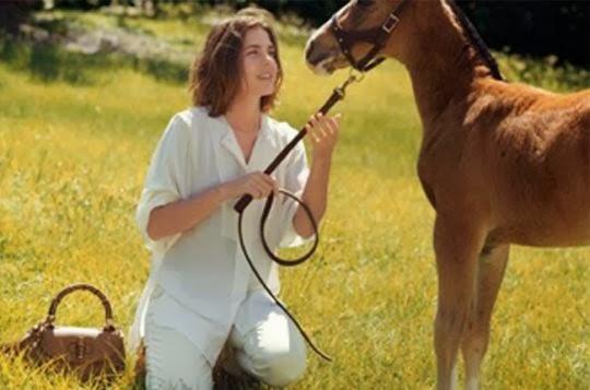 Carlota Casiraghi posa para Gucci rodeada de animales Carlota Casiraghi posa para Gucci rodeada de animales