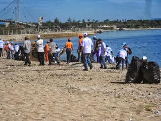 Consorcio participa en jornada limpieza playas y costas.