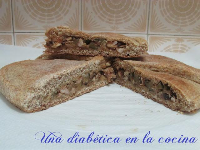 Empanada de calabacín, champiñones y pollo con masa de harina integral apta para diabéticos Empanada de calabacín, champiñones y pollo con masa de harina integral apta para diabéticos