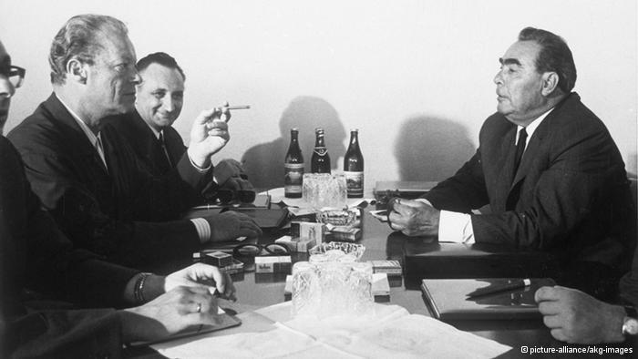 1970, WILLY BRANDT SE ARRODILLA EN VARSOVIA 1970, WILLY BRANDT SE ARRODILLA EN VARSOVIA