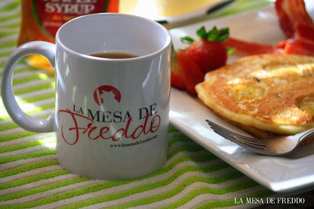 Breakfast Fun: Pancakes con Chocolate y Bananas. Breakfast Fun: Pancakes con Chocolate y Bananas.