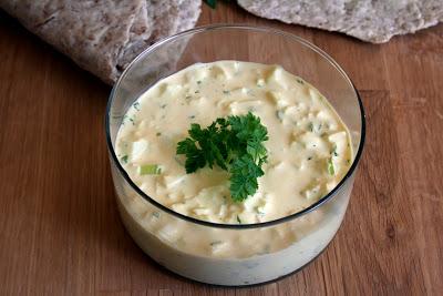 Tunnbröd con ensalada de huevo escandinava Tunnbröd con ensalada de huevo escandinava