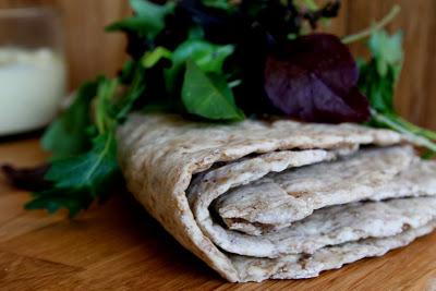 Tunnbröd con ensalada de huevo escandinava Tunnbröd con ensalada de huevo escandinava