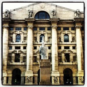 La Bolsa de Milán - Curiosa estatua