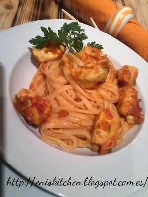 Tallarines con chili y pechuga de pollo Tallarines con chili y pechuga de pollo