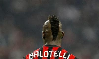 Balotelli, sancionado con tres partidos por una tarjeta roja