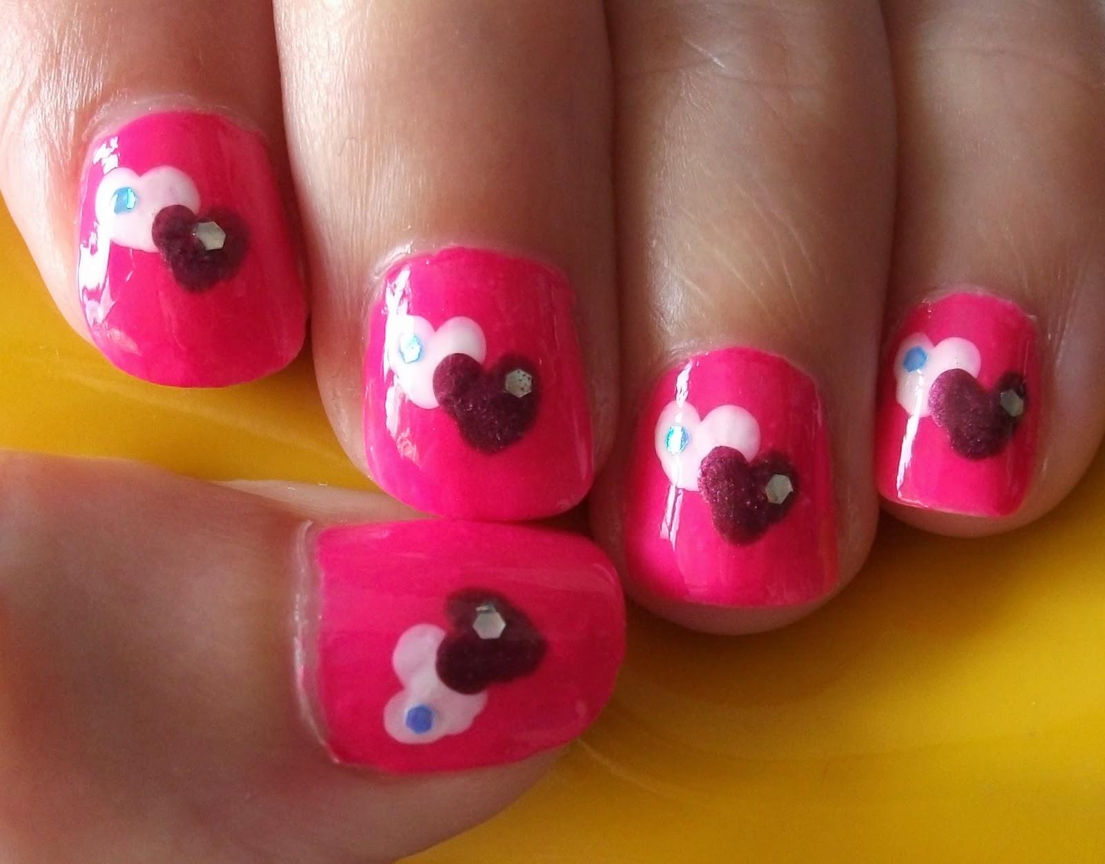 MANICURA DE CORAZONES DOBLES MANICURA DE CORAZONES DOBLES