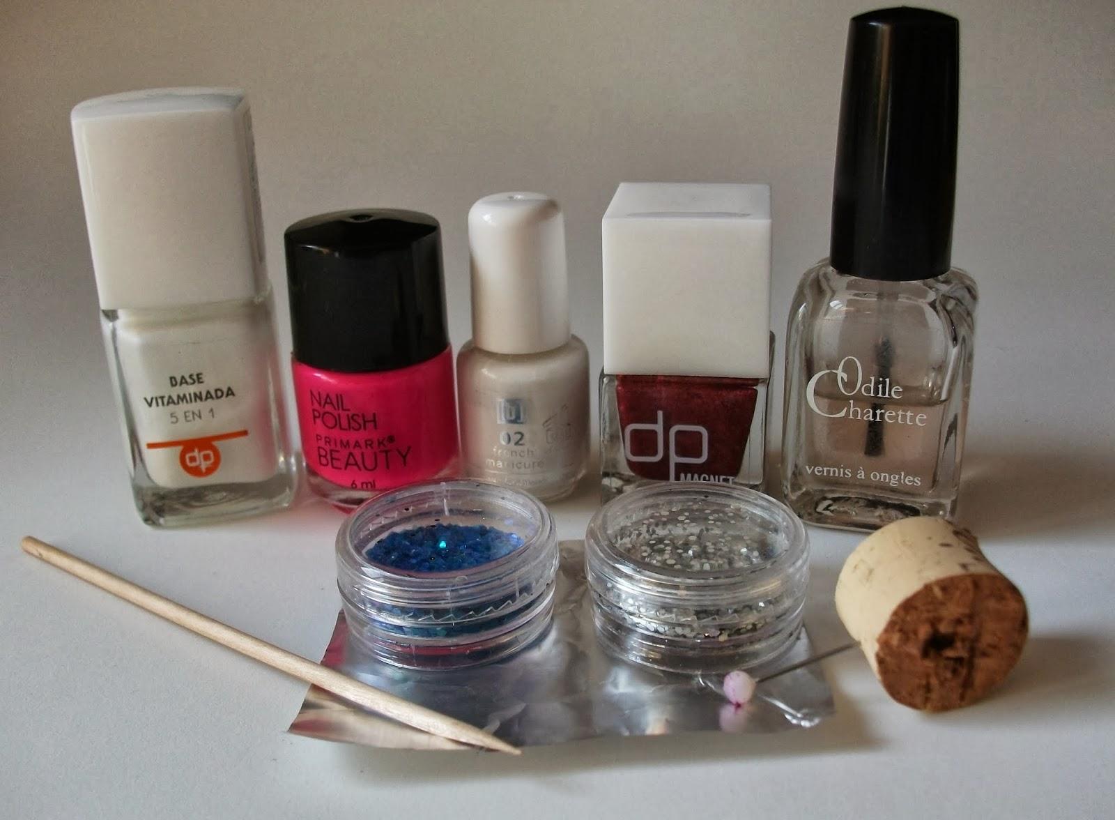 MANICURA DE CORAZONES DOBLES MANICURA DE CORAZONES DOBLES