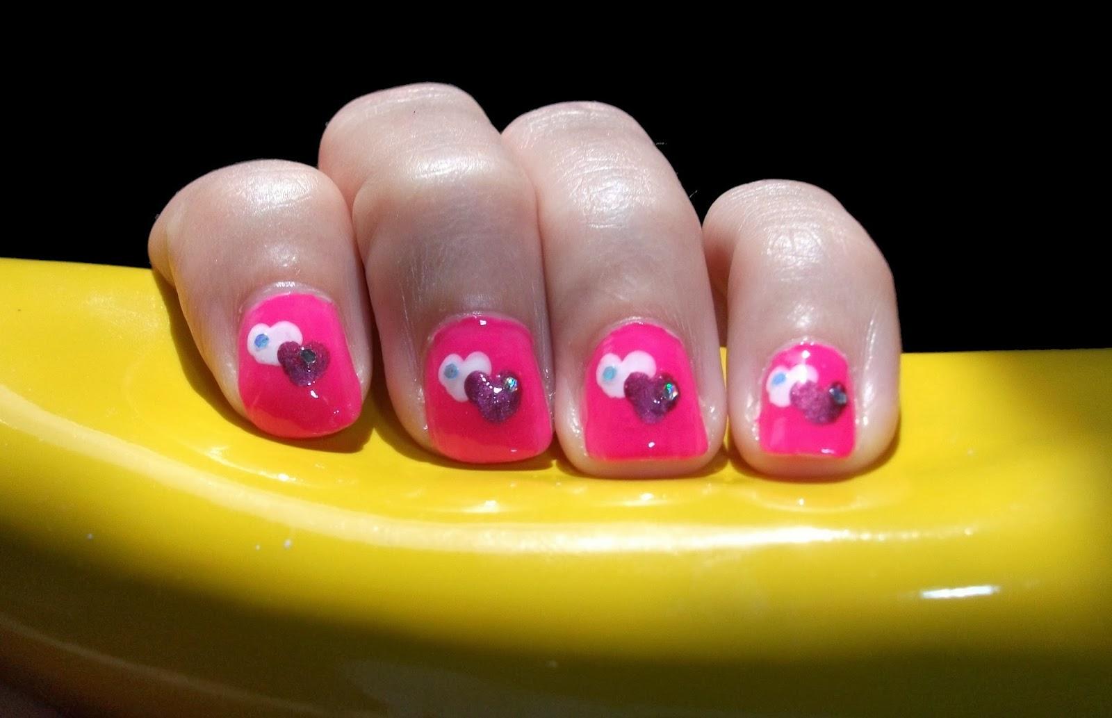 MANICURA DE CORAZONES DOBLES MANICURA DE CORAZONES DOBLES