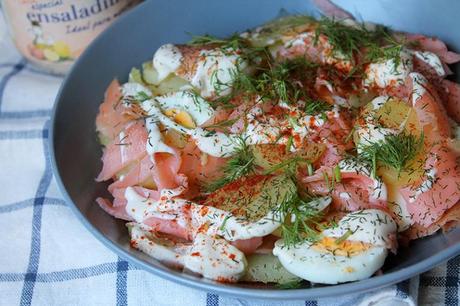 Ensalada con salmón ahumado, patatas y huevo IMG_7281