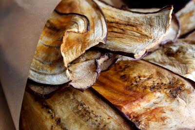 Chips de berenjenas light con tzatziki Chips de berenjenas light con tzatziki