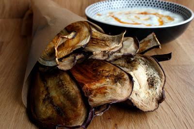 Chips de berenjenas light con tzatziki Chips de berenjenas light con tzatziki