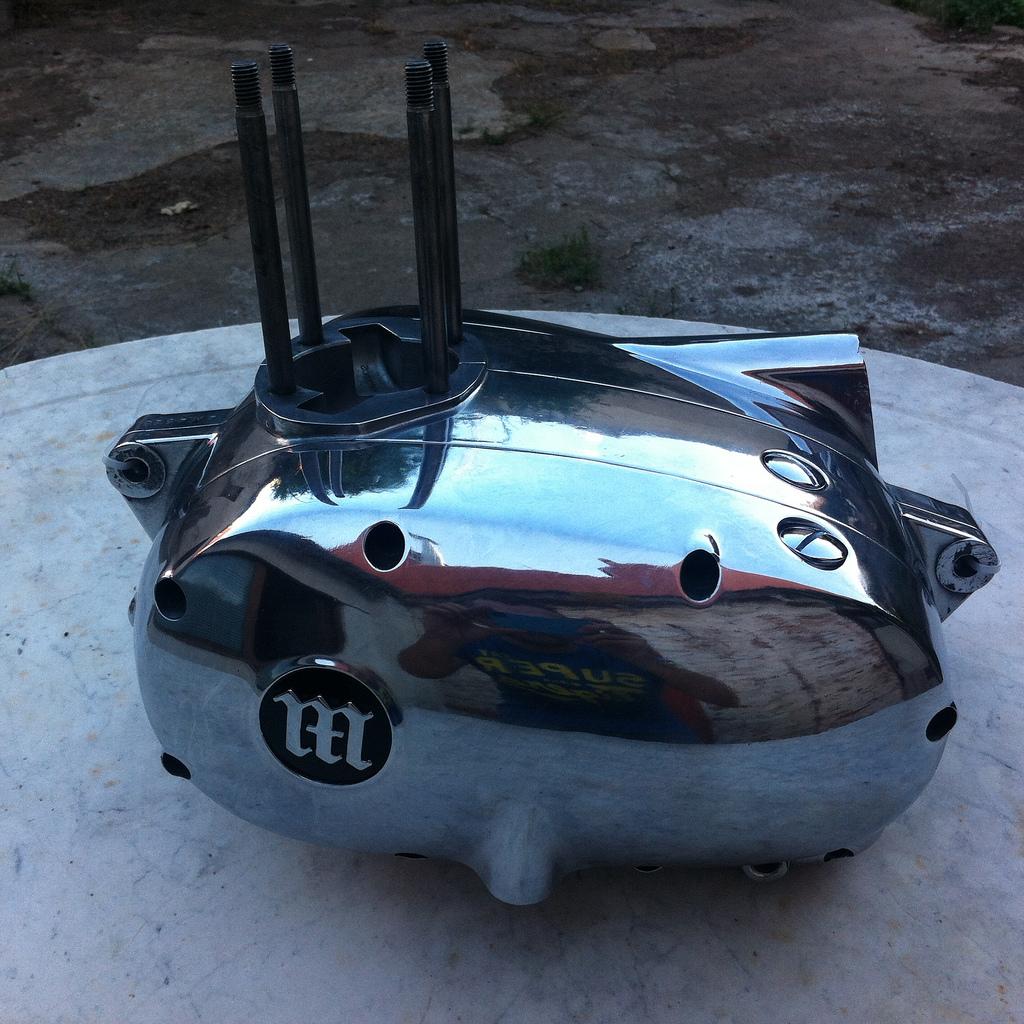 Cárter del motor pulido a punto de ser montado Cárter del motor de la Montesa Impala