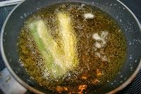 Confit de Pato Encebollado con Tempura de Calabacin Confit de Pato Encebollado con Tempura de Calabacin