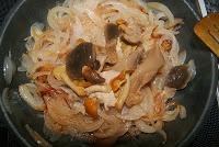 Confit de Pato Encebollado con Tempura de Calabacin Confit de Pato Encebollado con Tempura de Calabacin