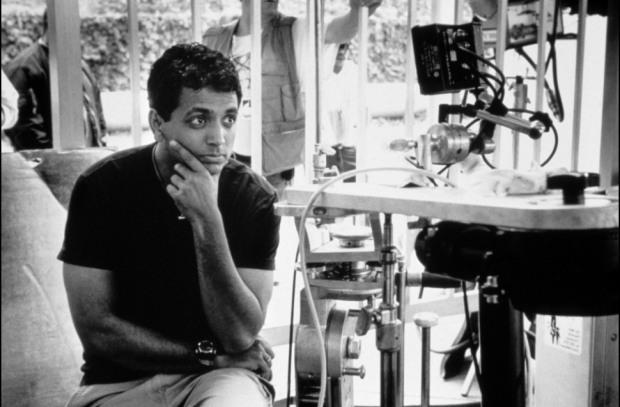 m_night_shyamalan_on_the_movie_set_for_unbreakable