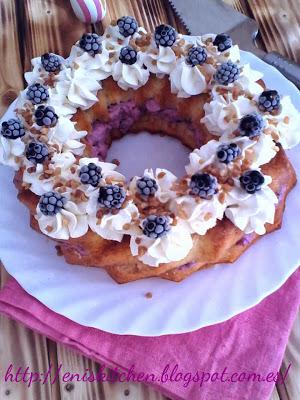 Tarta con mousse de moras y nata (y Dobby) Tarta con mousse de moras y nata (y Dobby)