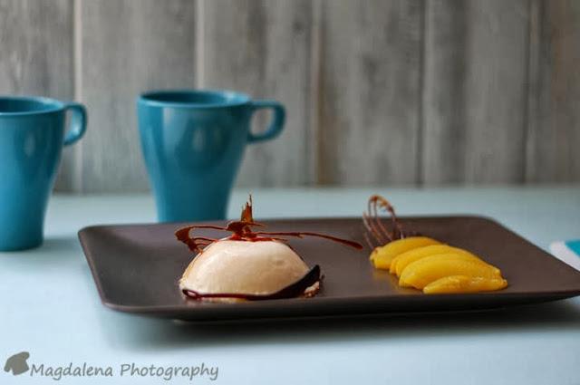 PANNA COTTA DE ALBARICOQUES Y REQUESÓN PANNA COTTA DE ALBARICOQUES Y REQUESÓN