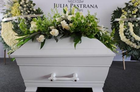 Julia Pastrana, La Indescriptible féretro julia