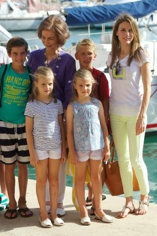 Letizia y su colección de pantalones pitillo Letizia y su colección de pantalones pitillo