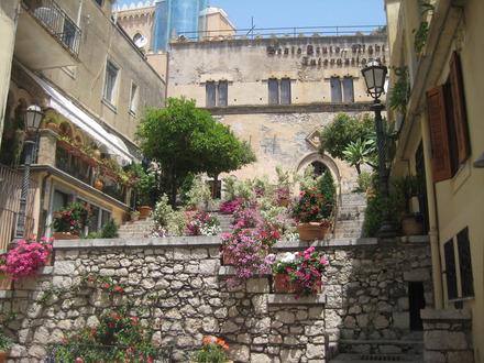 SICILA mágica siempre ! Taormina , una perla siciliana... una perla natural que maravilla