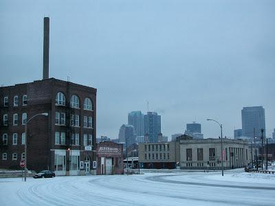 Con dos títulos y limpiando mierda Con dos títulos y limpiando mierda