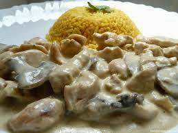 POLLO CON CHAMPIÑONES POLLO CON CHAMPIÑONES