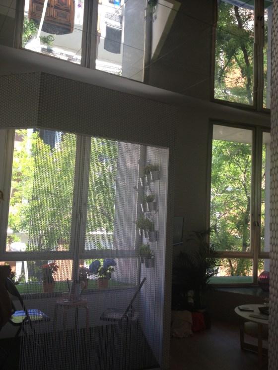 Mesitas plegables, un auxiliar básico balcon interior